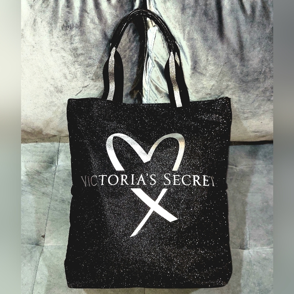 NWOT VICTORIA'S SECRET GLAMOR GLITTER HEART 2017 FASHION SHOW BLACK SPARKLY TOTE